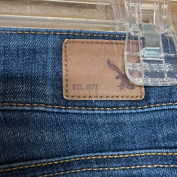 American Eagle Outfitters size 0 Super Stretch Dark Wash Low-rise Denim Shorts - Picture 8 of 11